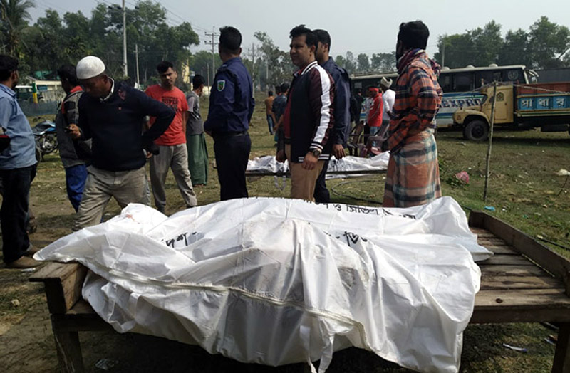 যাত্রীবাহী বাস উল্টে নিহত ৩