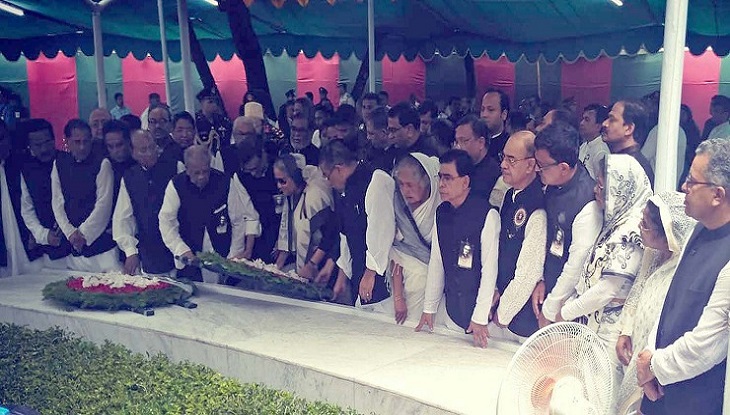 বঙ্গবন্ধুর সমাধিতে প্রধানমন্ত্রীর শ্রদ্ধা
