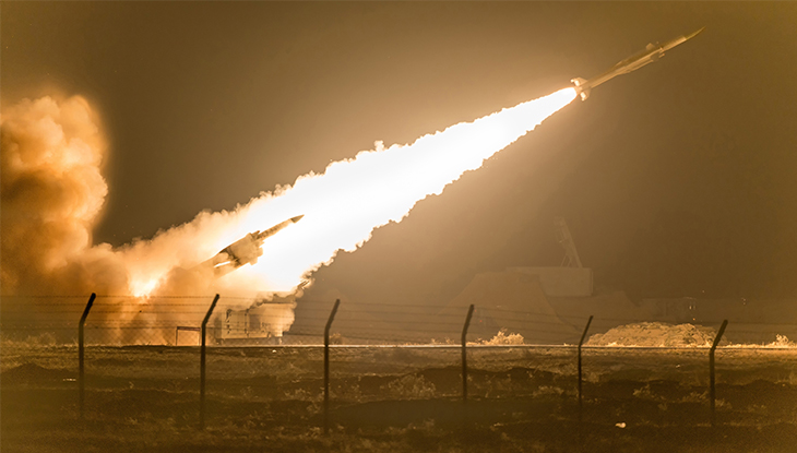 মার্কিন দূতাবাস চত্বরে ক্ষেপণাস্ত্র হামলা, নিহত ১