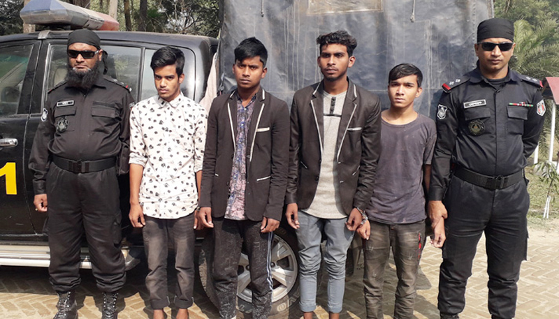 ডেকে নিয়ে কিশোরীকে ‘গণধর্ষণ’