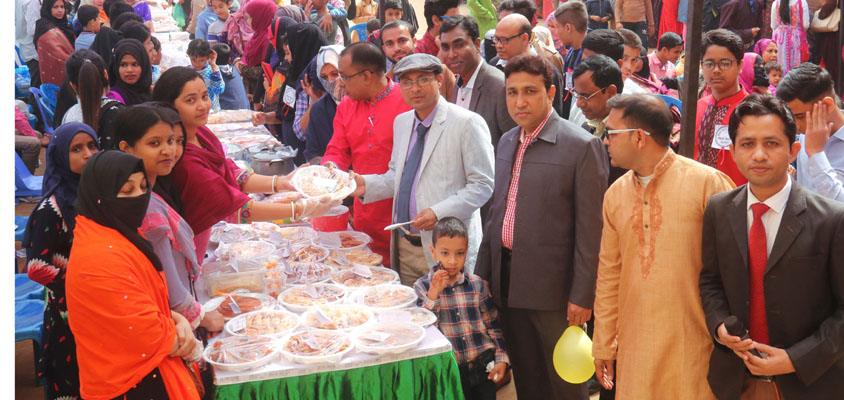 মুহিবুর রহমান একাডেমীতে পিঠা উৎসব