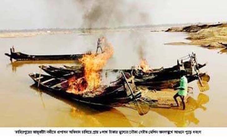 তাহিরপুরে ৮ লাখ টাকার নৌকা ও মেশিন পুড়িয়ে ধ্বংস