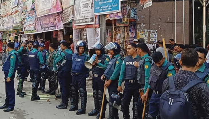 বিএনপি অফিস ঘিরে রেখেছে পুলিশ