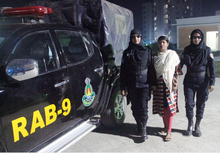 তালতলা থেকে নারী মাদক ব্যবসায়ী আটক