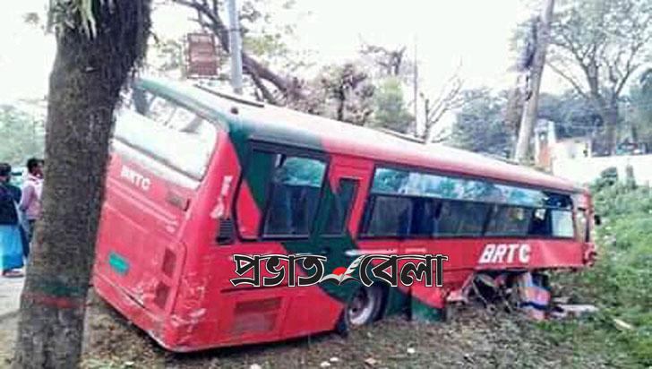 সুনামগঞ্জে বাস-ট্রাক্টরের মুখোমুখি সংঘর্ষ, আহত ৩০