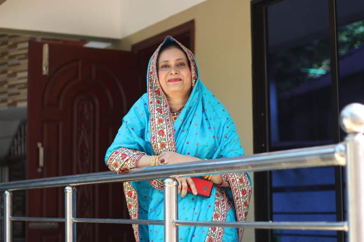 এই মুখরিত জীবনের চলার বাঁকে