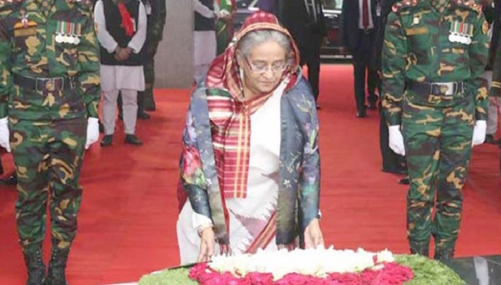 বঙ্গবন্ধুর প্রতিকৃতিতে প্রধানমন্ত্রীর শ্রদ্ধা