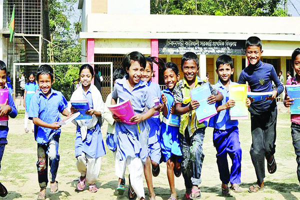 বাড়ছে শিক্ষাপ্রতিষ্ঠানের ছুটি, ডিজিটাল পাঠদানের ভাবনা