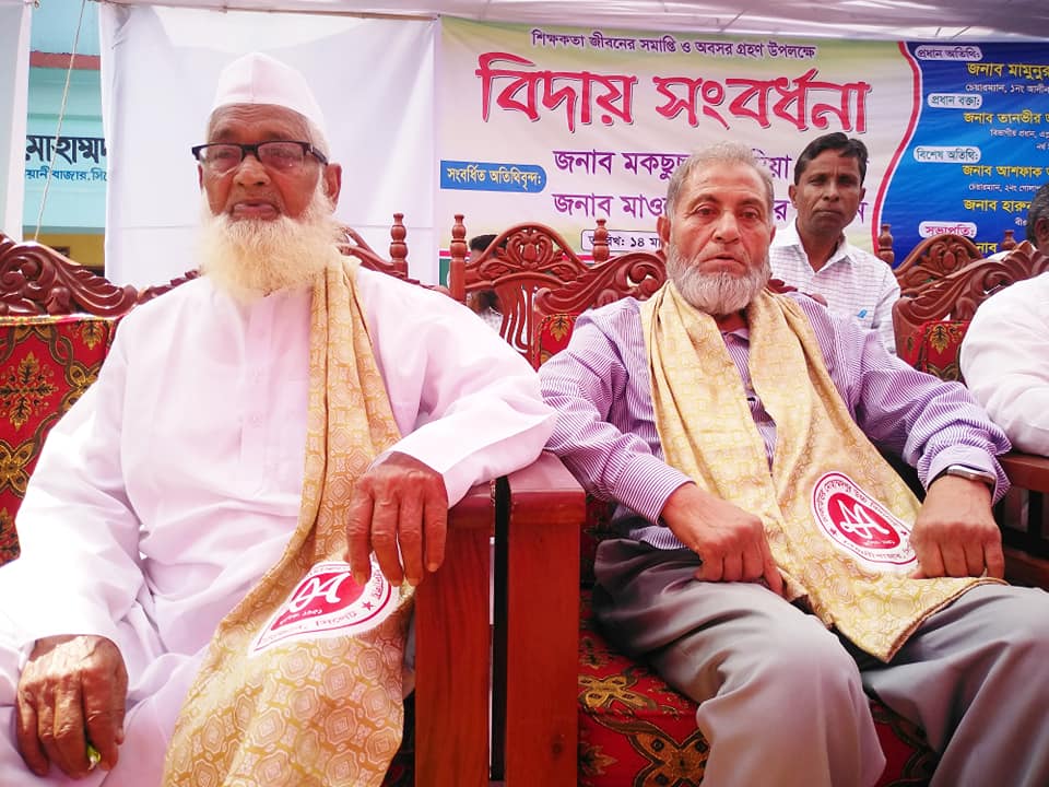 ডিএম হাইস্কুলের দুই শিক্ষককে বিদায় সংবর্ধনা