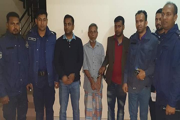 ২২ বছর ধরে পলাতক, অত:পর গ্রেফতার