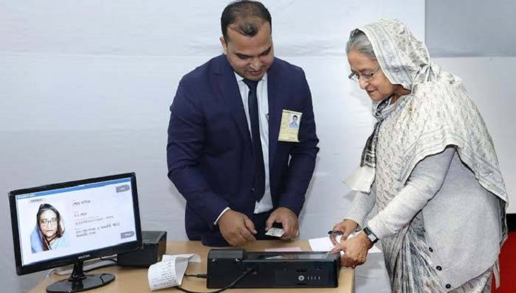 উপনির্বাচনে ভোট দিলেন প্রধানমন্ত্রী