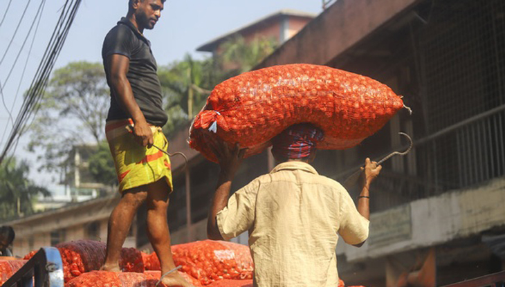 পাইকারি পণ্যে করোনার ধাক্কা