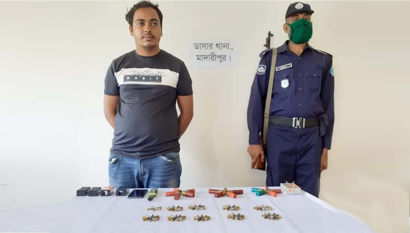 মাদারীপুরে গুলিসহ ছাত্রলীগ নেতা গ্রেফতার