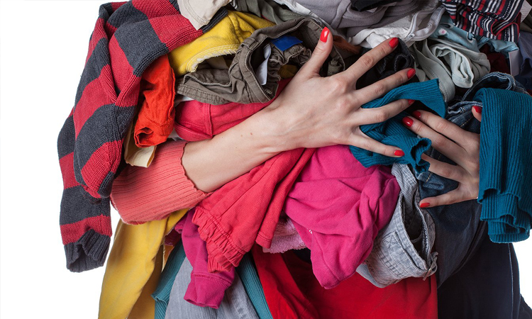 কাপড় থেকে কি করোনা ছড়ায়?