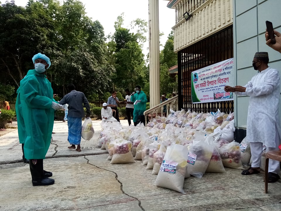 রাজনগরে মৌলা ফাউন্ডেশনের খাদ্যসামগ্রী  প্রদান