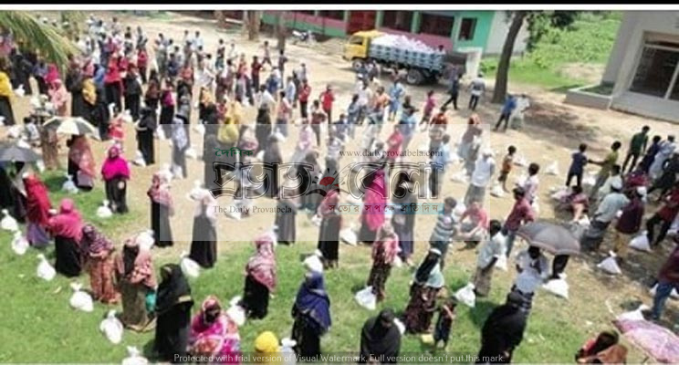 জুড়ীতে ১২শ’জনকে চেয়ারম্যান মাছুমের ঈদ উপহার