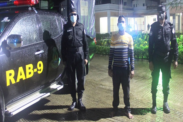 দক্ষিণ সুরমায় ফেনসিডিলসহ গ্রেপ্তার ১