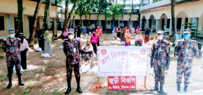 জুড়ীতে বিজিবি’র ত্রাণ বিতরণ