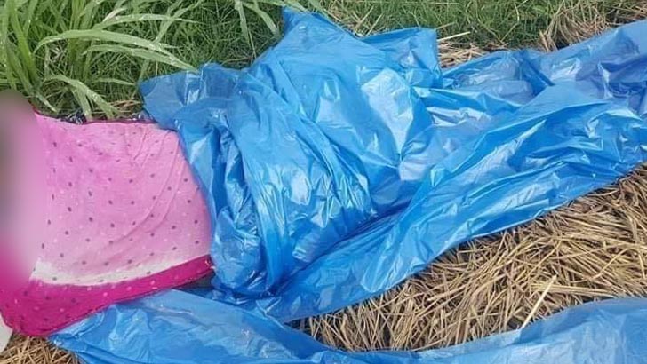 করোনায় মৃত ছেলের লাশ সড়কে ফেলে গেলেন বাবা!