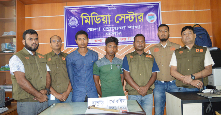 মায়ের পরকীয়া ঠেকাতে ছেলের হত্যাকাণ্ড, গ্রেফতার ৩