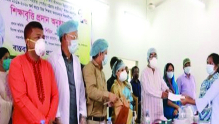 কমলগঞ্জে ক্ষুদ্র নৃ-গোষ্ঠীর শিক্ষার্থীদের মাঝে বৃত্তির চেক বিতরণ