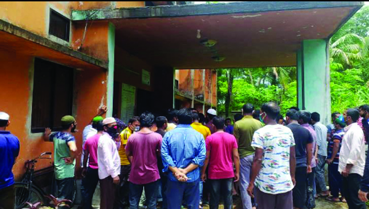 ছাতকে নিটল-টাটা কার্টিস মিলে বিক্ষোভ, কর্মকর্তারা অবরুদ্ধ