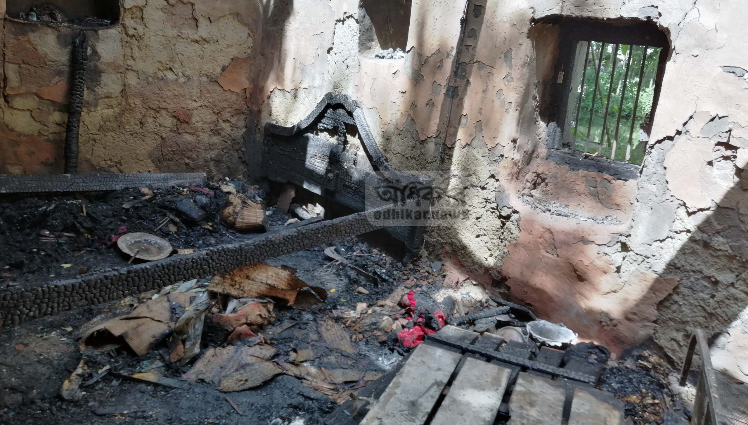 ভোলায় ঝড়ে ঘরচাপায় মা সহ ২ শিশুর মৃত্যু