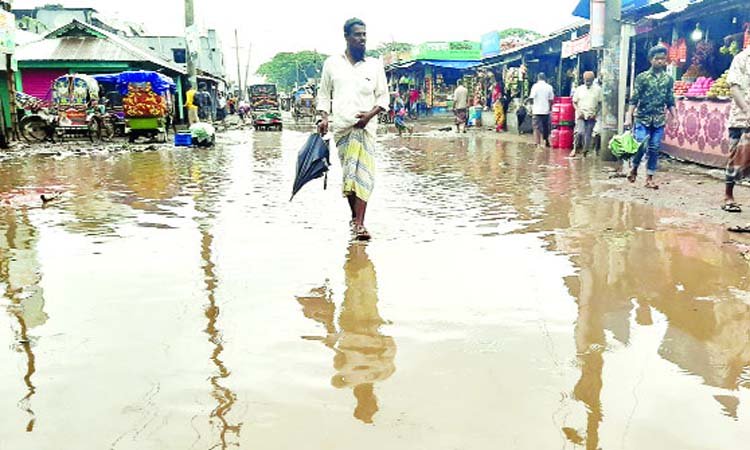 রাস্তা নয়, যেন মিনি পুকুর!
