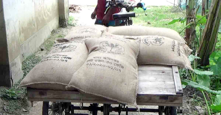 রাণীনগরে ভিজিএফের ২১ বস্তা চাল জব্দ