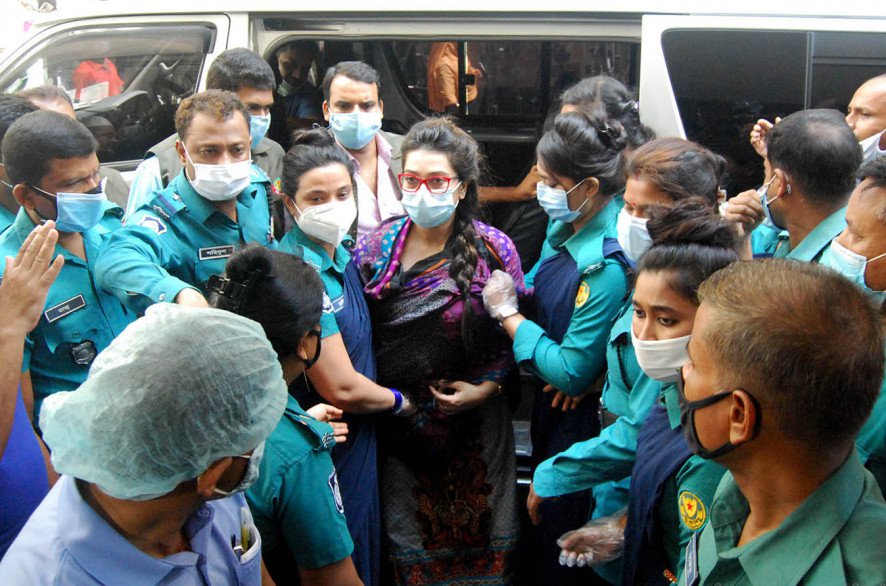 ডা. সাবরিনা ফেসভ্যালু ব্যবহার করে স্বার্থ হাসিল করেছেন