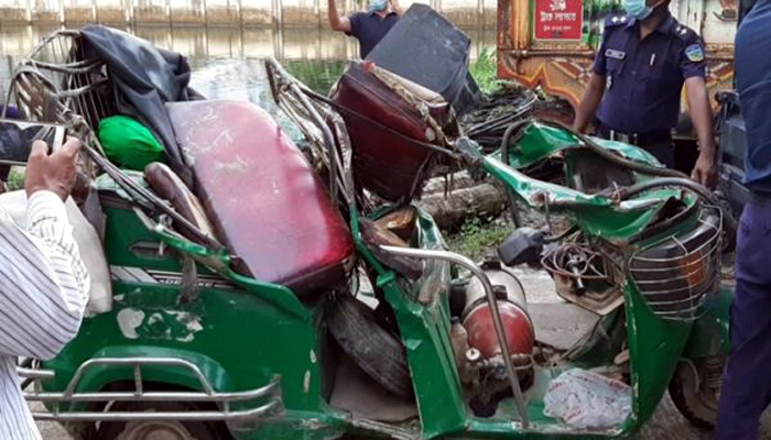 গোলাপগঞ্জে বাস-অটো রিকশা সংঘর্ষে মৃত্যু বেড়ে ৫