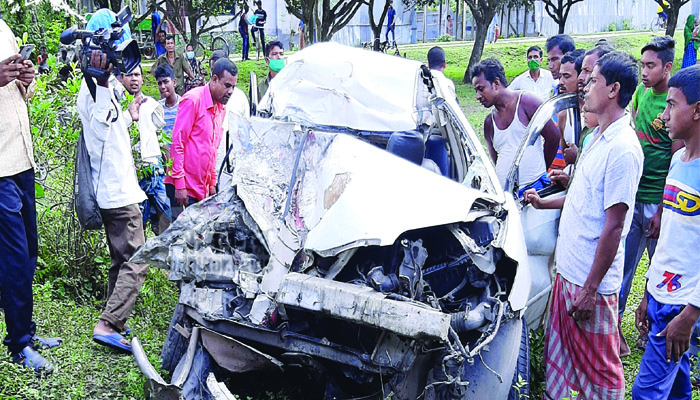 কুড়িগ্রামে সড়ক দুর্ঘটনায় একই পরিবারের তিনজনসহ নিহত ৪