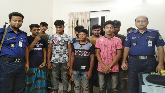 মাগুরায় প্রতারক চক্রের ১০ সদস্য গ্রেফতার
