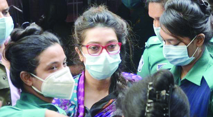 জেলগেটে দুদকের মুখোমুখি ডা. সাবরিনা