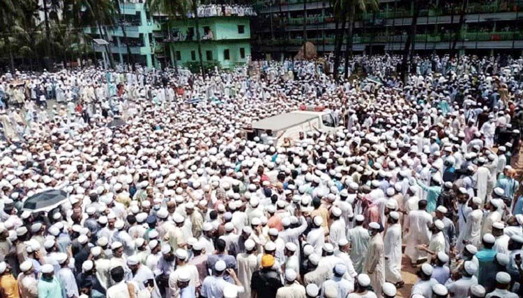 চিরনিদ্রায় শায়িত আল্লামা শফী