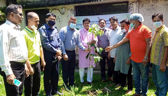 সুনামগঞ্জ প্রেসক্লাবে মুজিব শতবর্ষ উপলক্ষে বৃক্ষরোপন