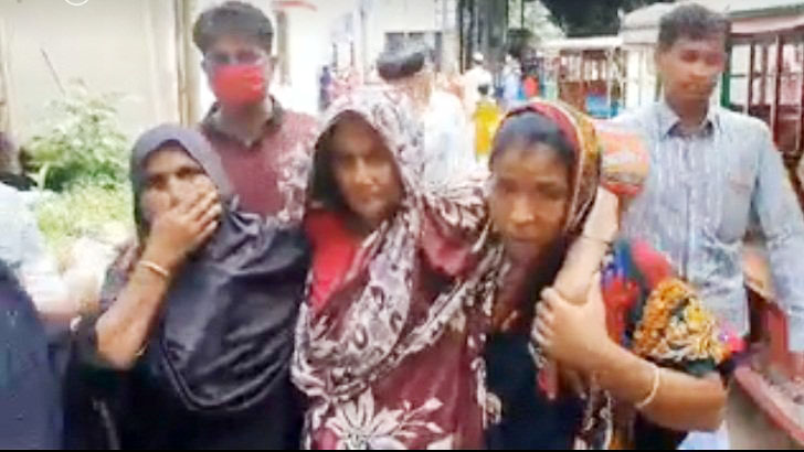 নরসিংদীতে স্ত্রী-প্রতিবেশিসহ ৩ জনকে কুপিয়ে হত্যা