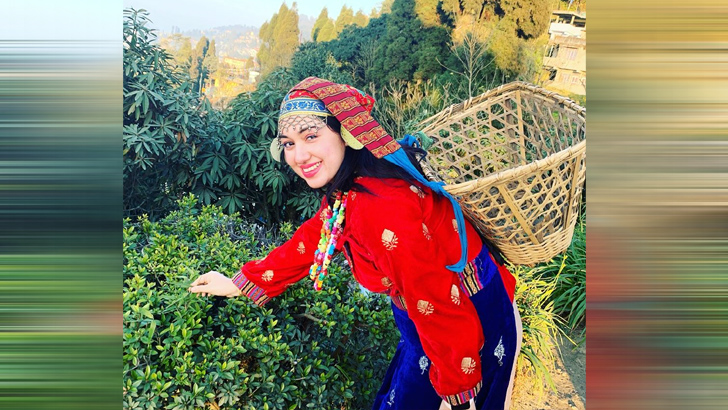 অপু বিশ্বাস যখন চা-শ্রমিক