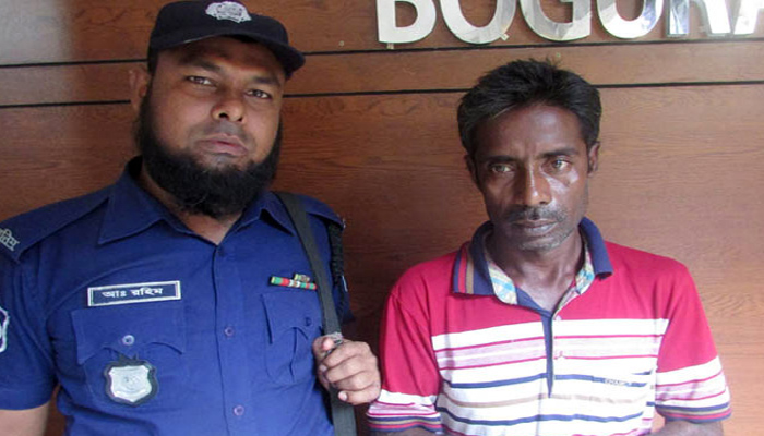 বগুড়ায় পুত্রবধূকে ধর্ষণের অভিযোগে শ্বশুর গ্রেফতার