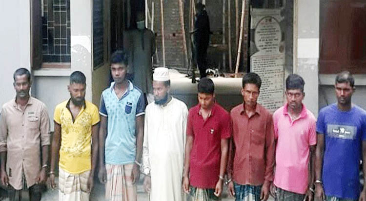 বগুড়ায় ইউএনও’র গাড়িতে হামলা, গ্রেপ্তার ৮