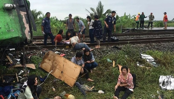 থাইল্যান্ডে ট্রেনের ধাক্কায় ১৭ বাস যাত্রী নিহত