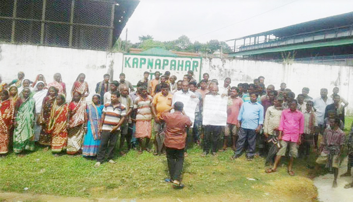 জুড়ীতে চা শ্রমিকদের কর্মবিরতি ও বিক্ষোভ