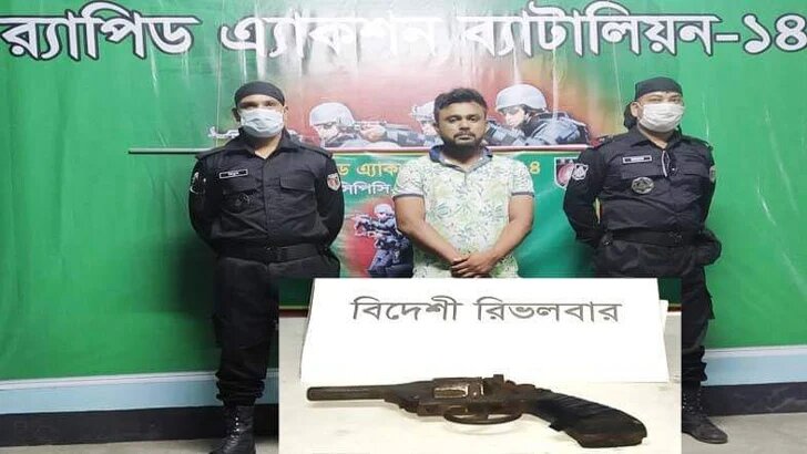 কিশোরগঞ্জে অস্ত্রসহ ছাত্রলীগ নেতা আটক