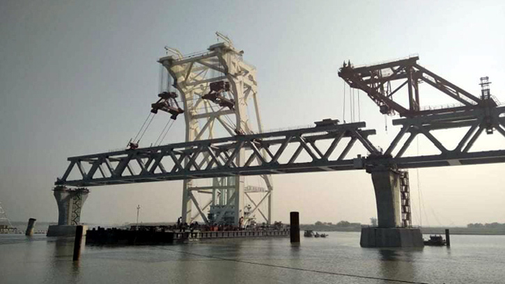পদ্মা সেতুতে বসল ৩৩তম স্প্যান