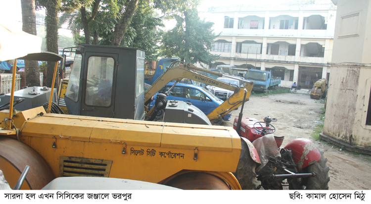 ঐতিহ্যবাহী সারদা স্মৃতি ভবন এখন সিসিকের ভাগাড়