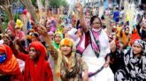 বগুড়ায় এমপি সিরাজের বিরুদ্ধে ঝাড়ু মিছিল