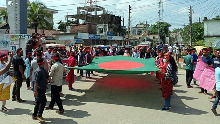 সুনামগঞ্জে ধর্ষকদের দ্রুত বিচারের দাবিতে ব্যতিক্রমী পদযাত্রা