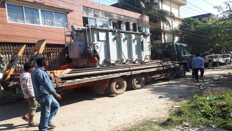 টঙ্গী থেকে পাওয়ার ট্রান্সফরমার এসে পৌঁছেছে