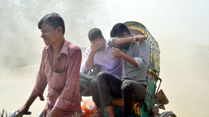 আবারও দূষিত শহরের শীর্ষে ঢাকা