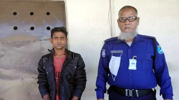 গাজীপুরে চলন্ত বাসে কিশোরী ধর্ষণ, বাসচালক গ্রেপ্তার